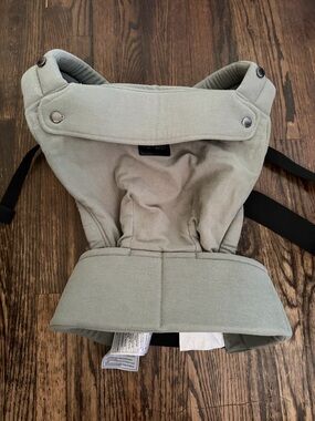 Momcozy carrier